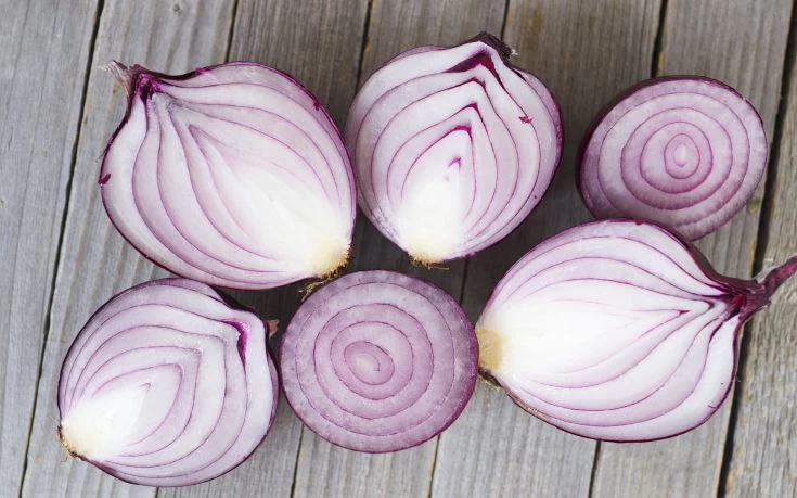 Χρήσεις του κρεμμυδιού εκτός μαγειρικής που δεν φανταζόσασταν